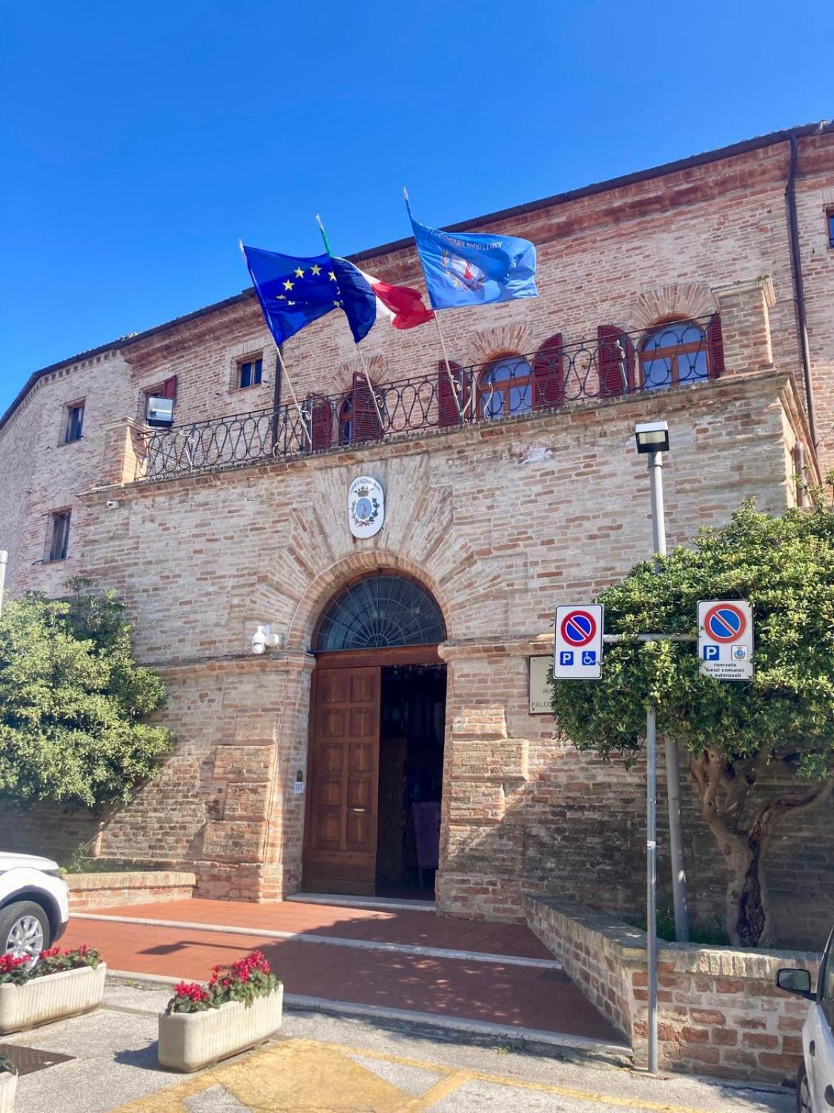 Monolocali Da Vinci Hotel Falconara Marittima Exterior photo